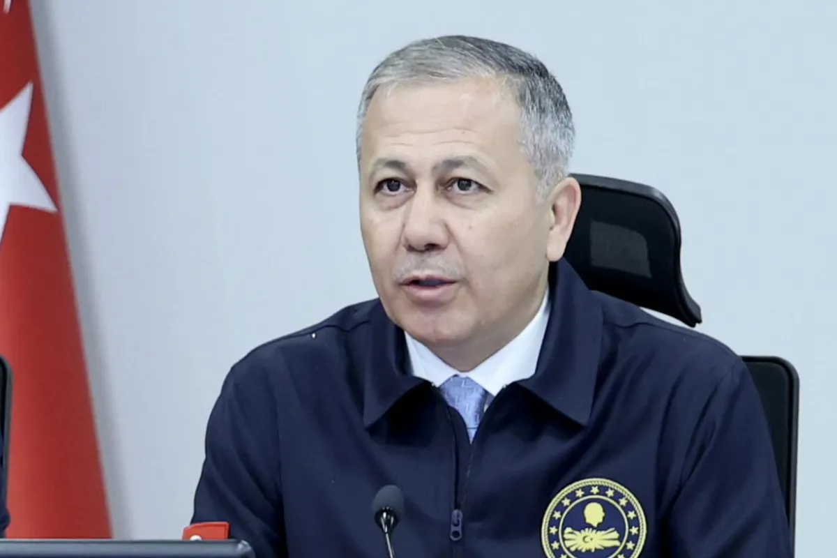 Bakan Yerlikaya: İzmir'de drift ve makas atan sürücüler yakalandı