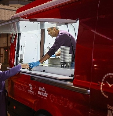Bakırköy Belediyesi’nden Soğuk Sabahlarda Sıcak İkram