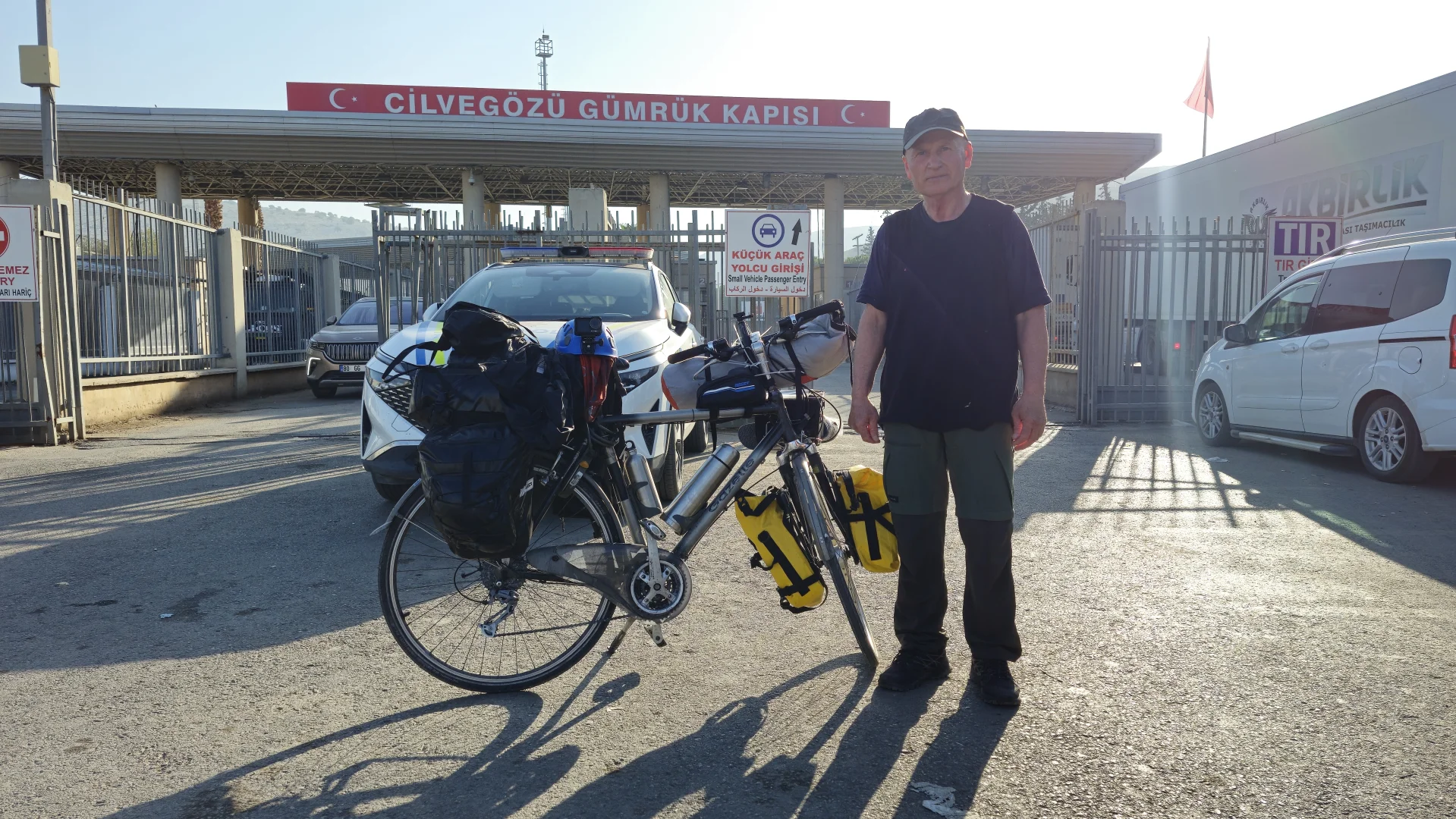 Balıkesir'den umreye gitmek için yola çıkan bisikletli Suriye'ye giriş yaptı