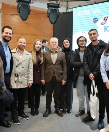 Başkan Bozbey gençlerle kahvaltıda buluştu