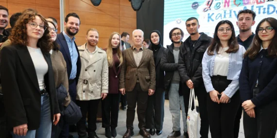 Başkan Bozbey gençlerle kahvaltıda buluştu