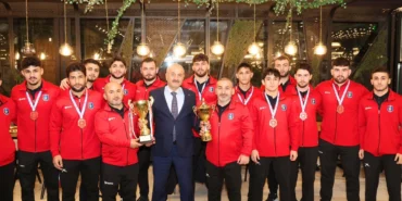 Başkan Büyükgöz şampiyon güreşçileri ağırladı