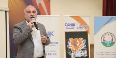 Başkan Sandıkçı, "3 yıldır kesintisiz şekilde, herhangi bir özel koşul olmadan, tüm öğrencilere burs desteği sağlayan tek belediyeyiz"