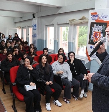 Başkan Sandıkçı: "Gençlerimizin her daim yanındayız"