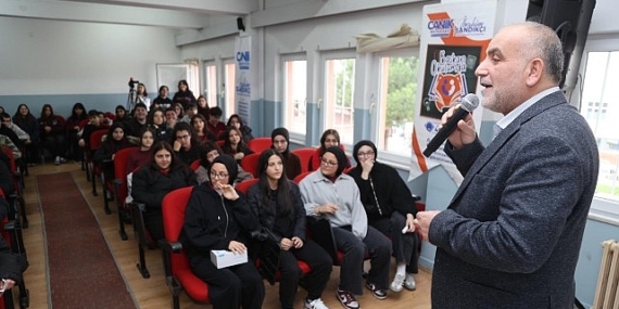 Başkan Sandıkçı: “Gençlerimizin her daim yanındayız”