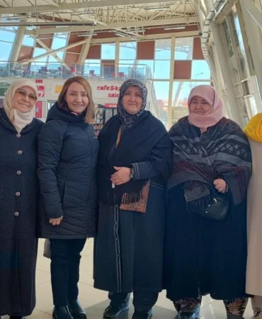 Başkan Tekin umre yolcularını dualarla uğurladı