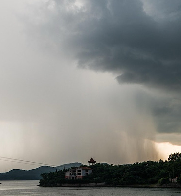 Batı bölgesi için kuvvetli rüzgar ve fırtına uyarısı
