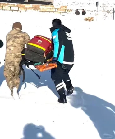 Batman'da rahatsızlanan vatandaşı Jandarma helikopterle ulaştırdı