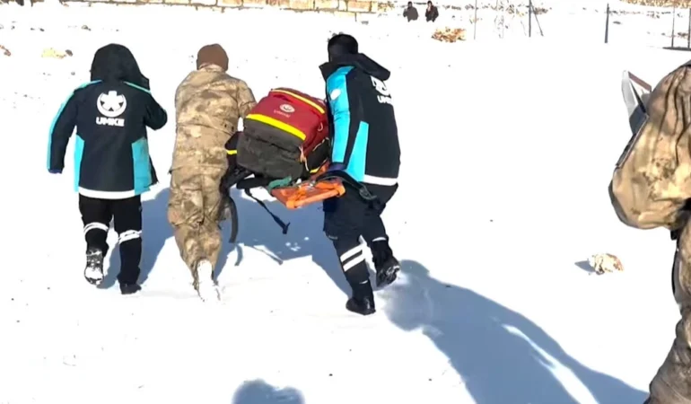 Batman'da rahatsızlanan vatandaşı Jandarma helikopterle ulaştırdı