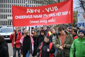 Belçika’da yüzlerce öğrenci bütçe kesintilerini protesto etti