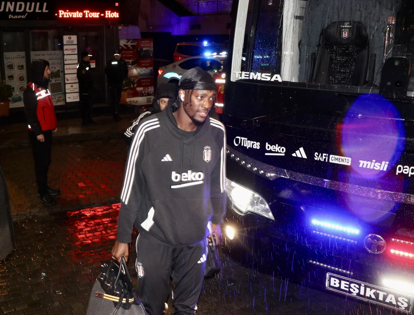 Beşiktaş kafilesi Trabzon'a geldi