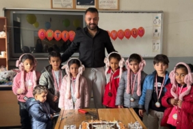 Besni’de “Artık Okuyorum” etkinliği: Okuma yazmayı öğrenen öğrencilere sürpriz