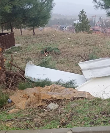 Bilecik Pazaryeri fırtınaya teslim oldu