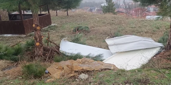 Bilecik Pazaryeri fırtınaya teslim oldu