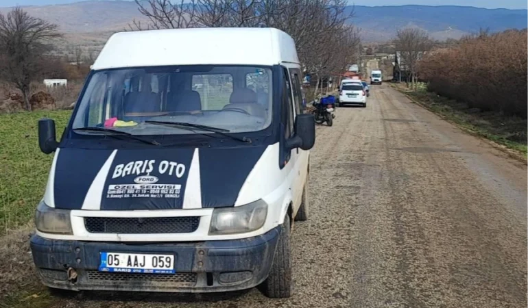 Bilecik Pazaryeri'nde motosiklet ile minibüs çarpıştı!