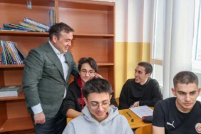 Bilecik'te Vali Sözer'den öğrencilere ziyaret