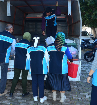 Bodrum'da yeni yıl öncesi çocuklara oyuncak dağıtıldı