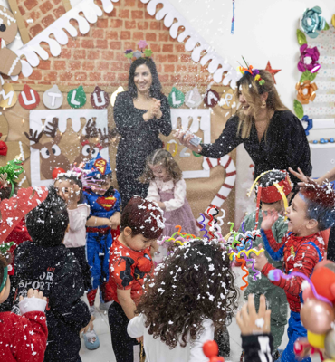 Bornovalı çocuklar yeni yılı kutladı
