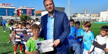 Bornovalı minikler 10 Kasım anısına mücadele etti