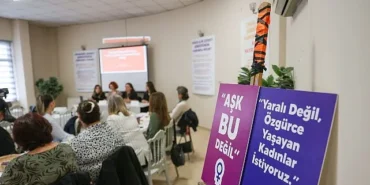 Buca’da Türk dizilerinde romantize edilen şiddet tartışıldı