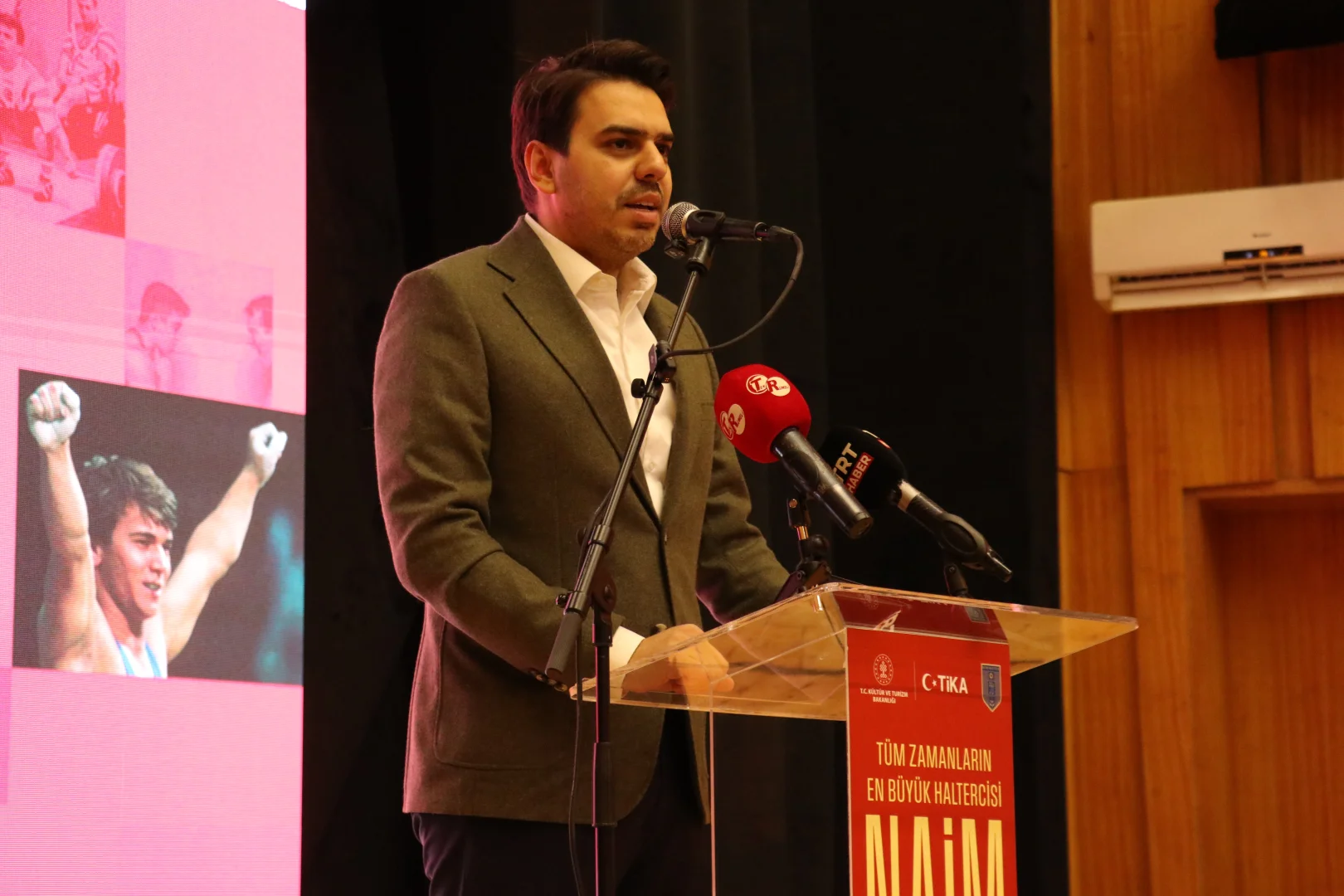 Bulgaristan'da Naim Süleymanoğlu'nu anma töreni düzenlendi