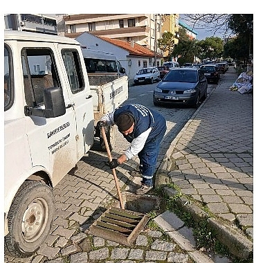 Burhaniye Belediyesi Ekipleri, Yoğun Yağış Riskine Karşı Sahada