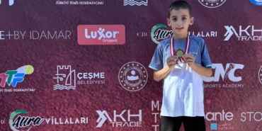 Bursa Büyükşehir Belediyesporlu tenisçilerden 2 şampiyonluk