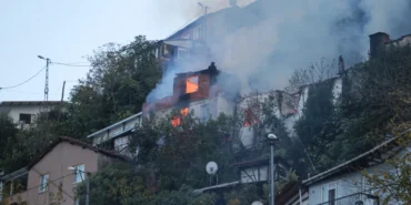 Bursa'da 2 katlı evde çıkan yangın söndürüldü