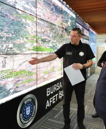 Bursa'da Başkan Bozbey'den lodos uyarısı... Gelişmeleri AKOM'dan takip etti