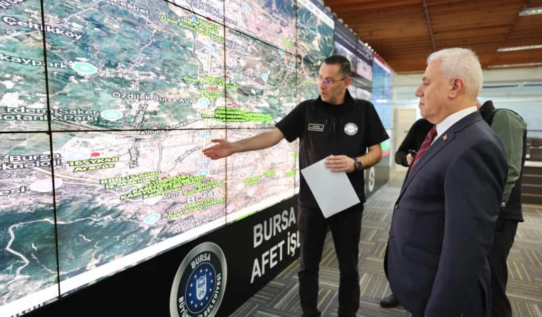 Bursa'da Başkan Bozbey'den lodos uyarısı... Gelişmeleri AKOM'dan takip etti