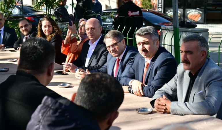 Bursa'da Başkan Yılmaz Vakıf Mahallesi’nde vatandaşlarla buluştu