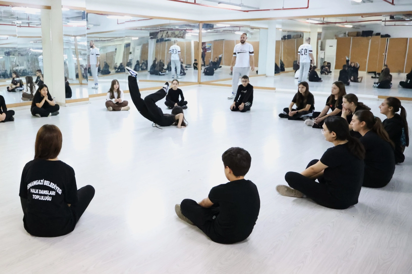 Bursa'da geleceğin dansçıları Osmangazi'de yetişiyor