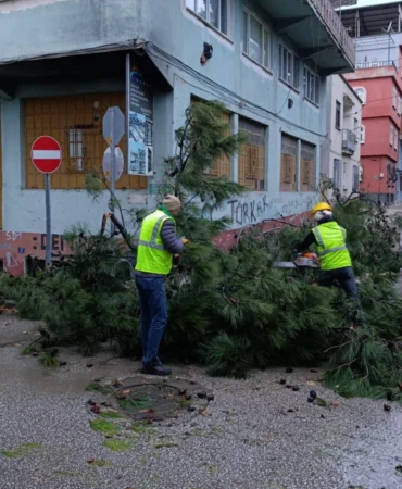 Bursa'da kuvvetli lodos alarmı! 42 ihbara anında müdahale