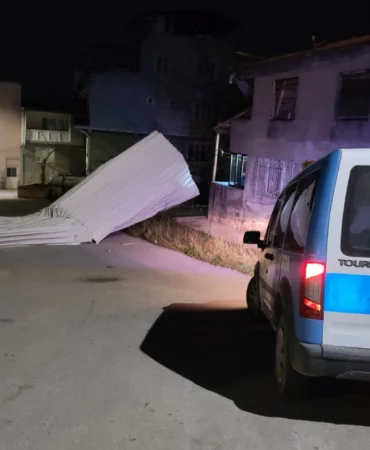 Bursa'da şiddetli rüzgara karşı Büyükşehir teyakkuzda