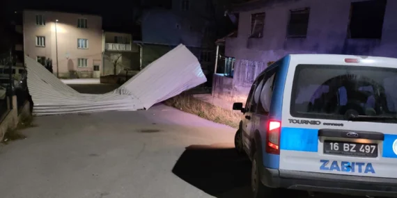 Bursa’da şiddetli rüzgara karşı Büyükşehir teyakkuzda