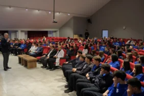 Bursa İnegöl’de Başkan Taban gençlerle bir arada