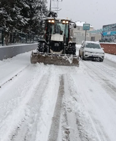 Bursa Nilüfer’de kar yağışına karşı kesintisiz mesai