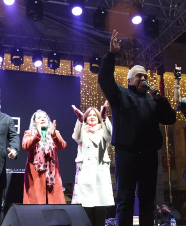 Bursa Nilüferliler 2026’yı Cumhuriyet Meydanı’nda karşıladı