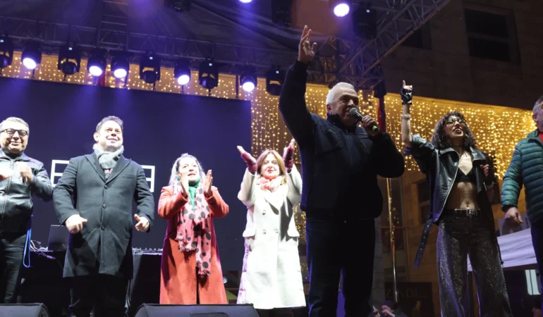 Bursa Nilüferliler 2026’yı Cumhuriyet Meydanı’nda karşıladı