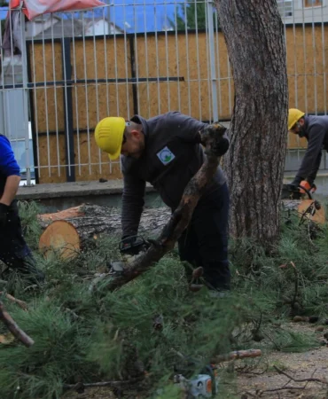 Bursa Osmangazi'de lodosa ve sağanağa hızlı müdahale
