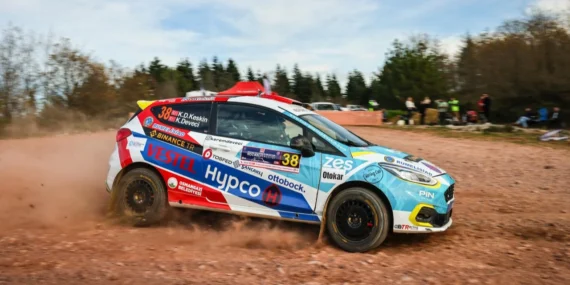 Bursa Osmangazi'nin gururundan podyumda çifte başarı