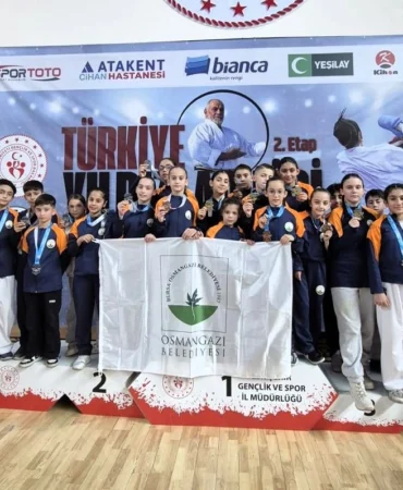 Bursa Osmangazili karateciler madalyaya doydu