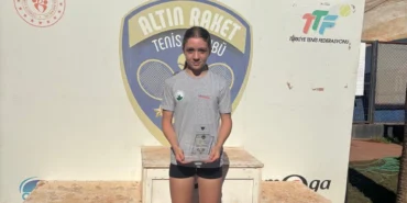 Bursa Osmangazili raket şampiyonluk kürsüsüne oturdu