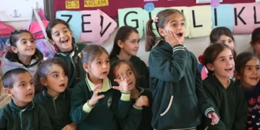 Büyükşehir'den çocuklara Hacivat-Karagöz gösterisi