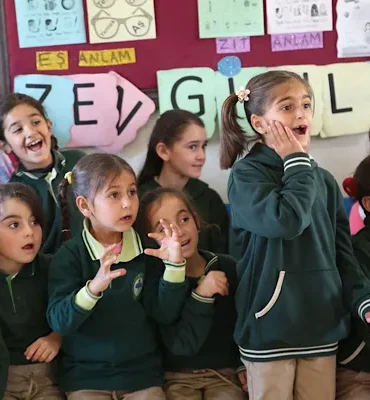 Büyükşehir'den çocuklara Hacivat-Karagöz gösterisi