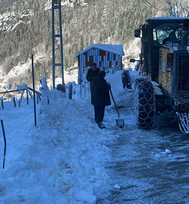 Büyükşehir ekipleri 153 mahalle yolunu ulaşıma açtı