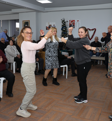 Büyükşehir Emekli Evlerinde yeni yıl coşkusu