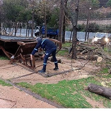 Büyükşehir, şiddetli lodosa karşı teyakkuzda