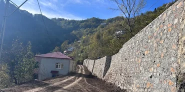 Büyükşehir Taş Duvar Çalışmalarıyla Yolları Daha Güvenli Hale Getiriyor