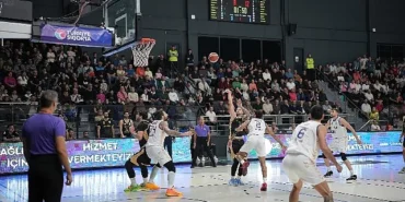 Büyükşehir, Zirve Yarışında “Buradayım” Dedi